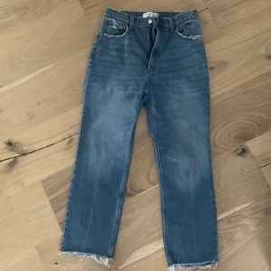 Abercrombie straight leg, size 4/27